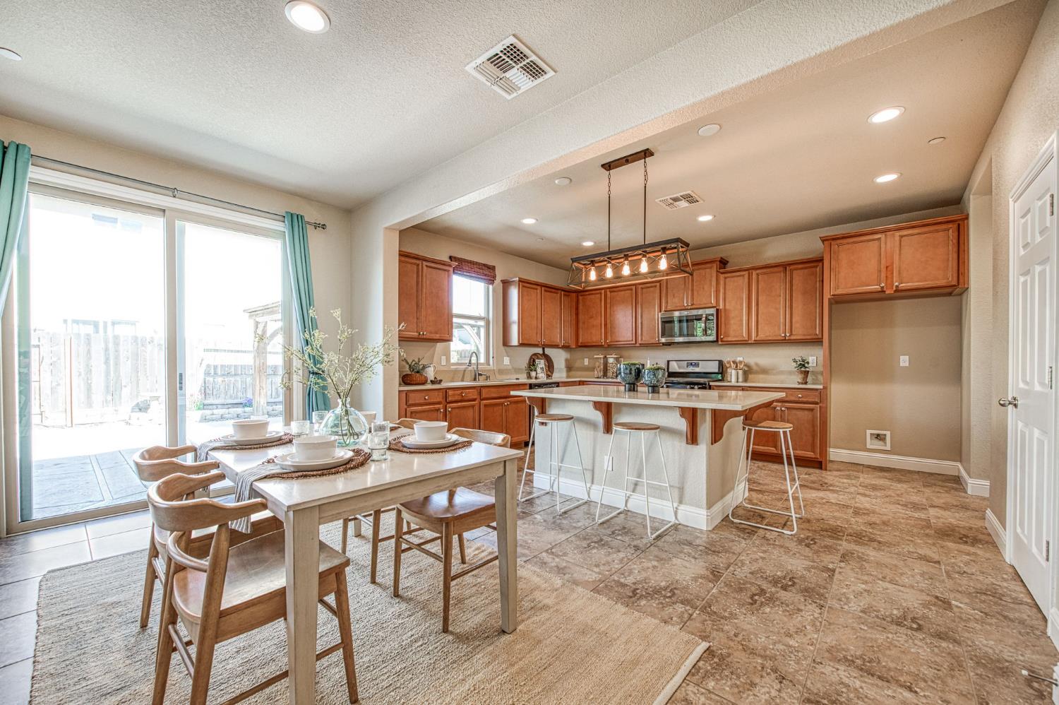 7280 E Berkeley Ave, Fresno, CA 93737