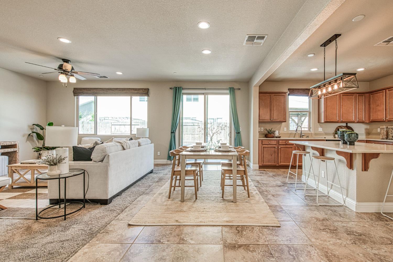 7280 E Berkeley Ave, Fresno, CA 93737