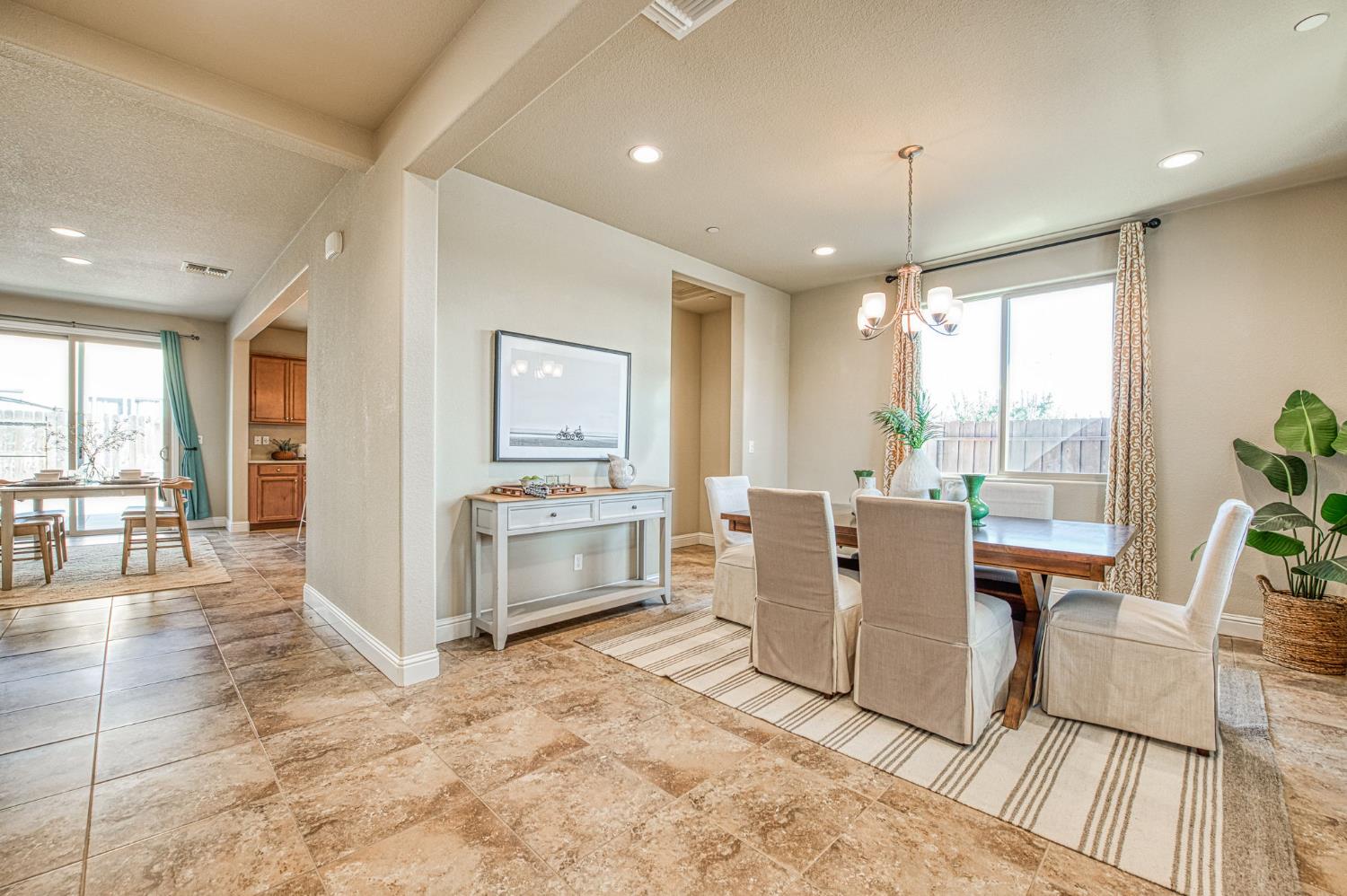 7280 E Berkeley Ave, Fresno, CA 93737