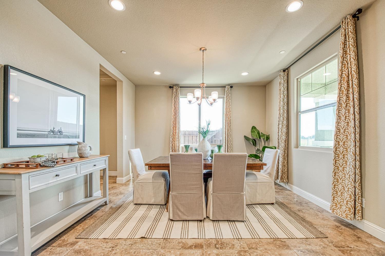 7280 E Berkeley Ave, Fresno, CA 93737