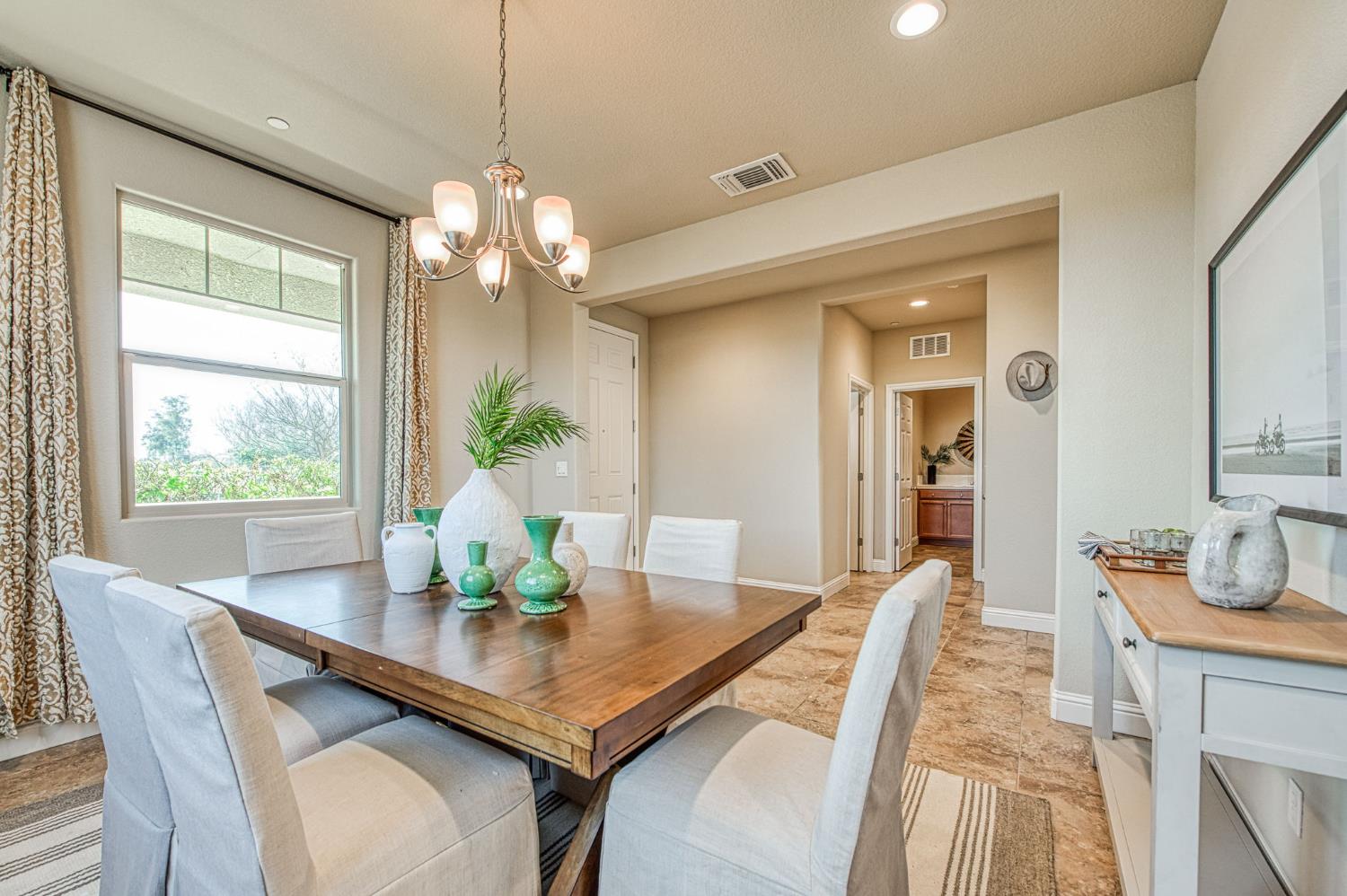 7280 E Berkeley Ave, Fresno, CA 93737