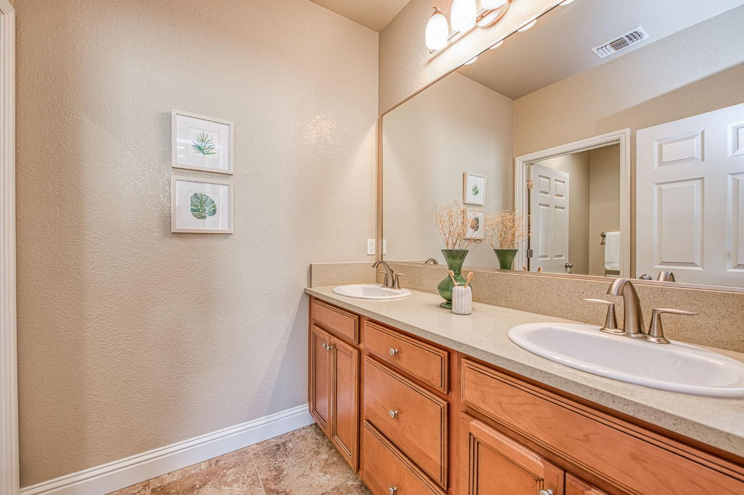 7280 E Berkeley Ave, Fresno, CA 93737