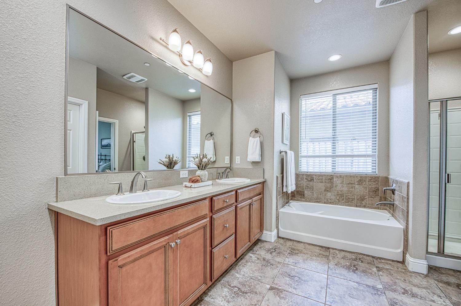 7280 E Berkeley Ave, Fresno, CA 93737