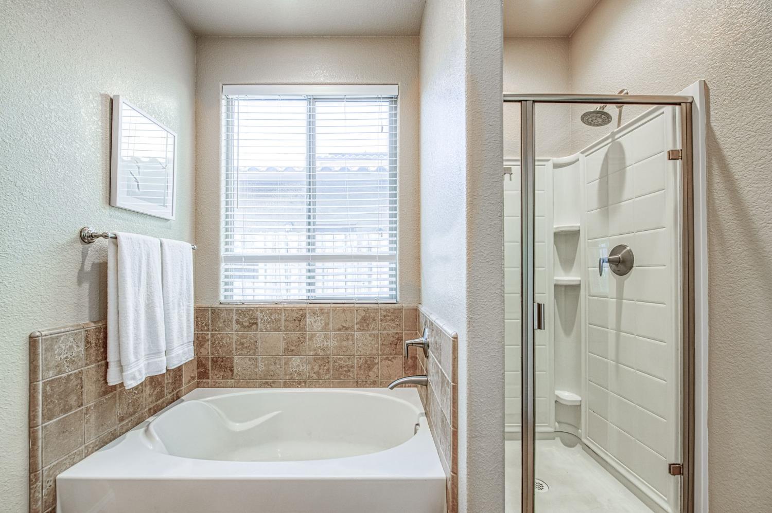 7280 E Berkeley Ave, Fresno, CA 93737