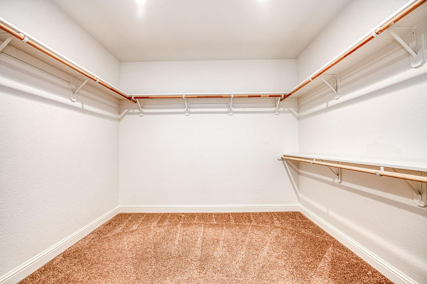 7280 E Berkeley Ave, Fresno, CA 93737