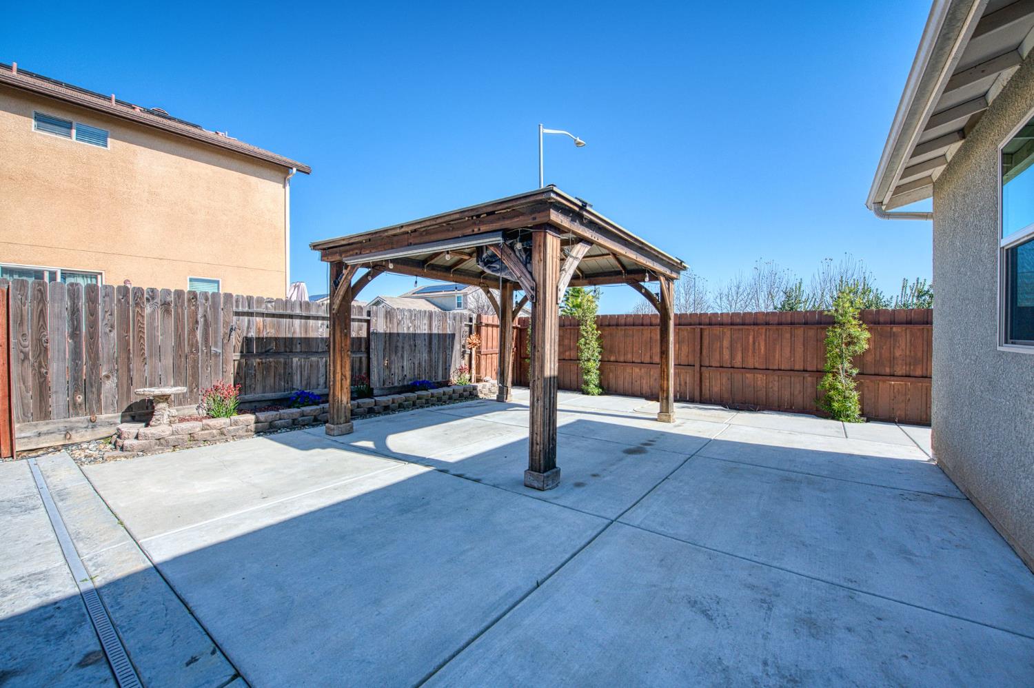 7280 E Berkeley Ave, Fresno, CA 93737