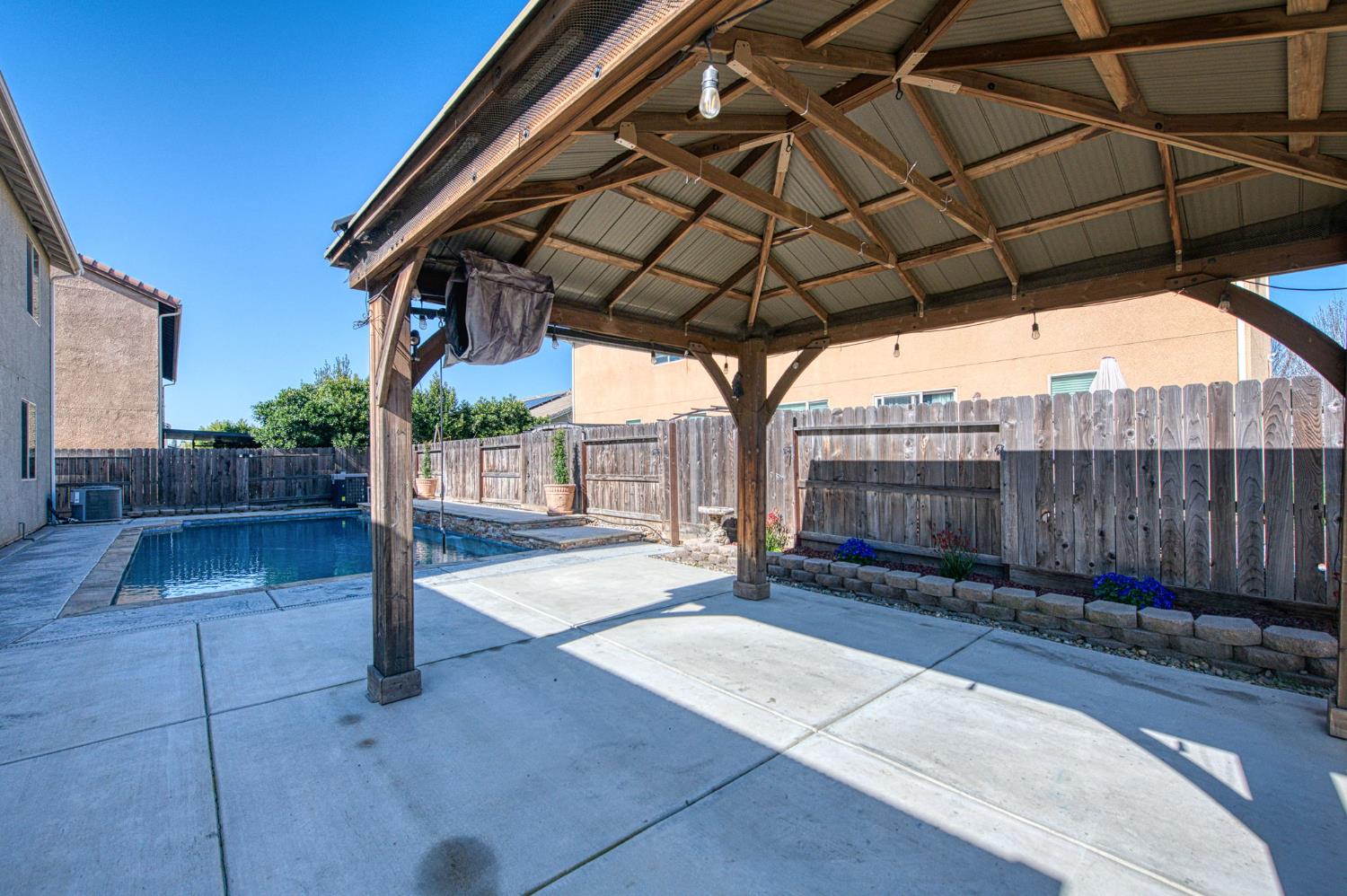 7280 E Berkeley Ave, Fresno, CA 93737