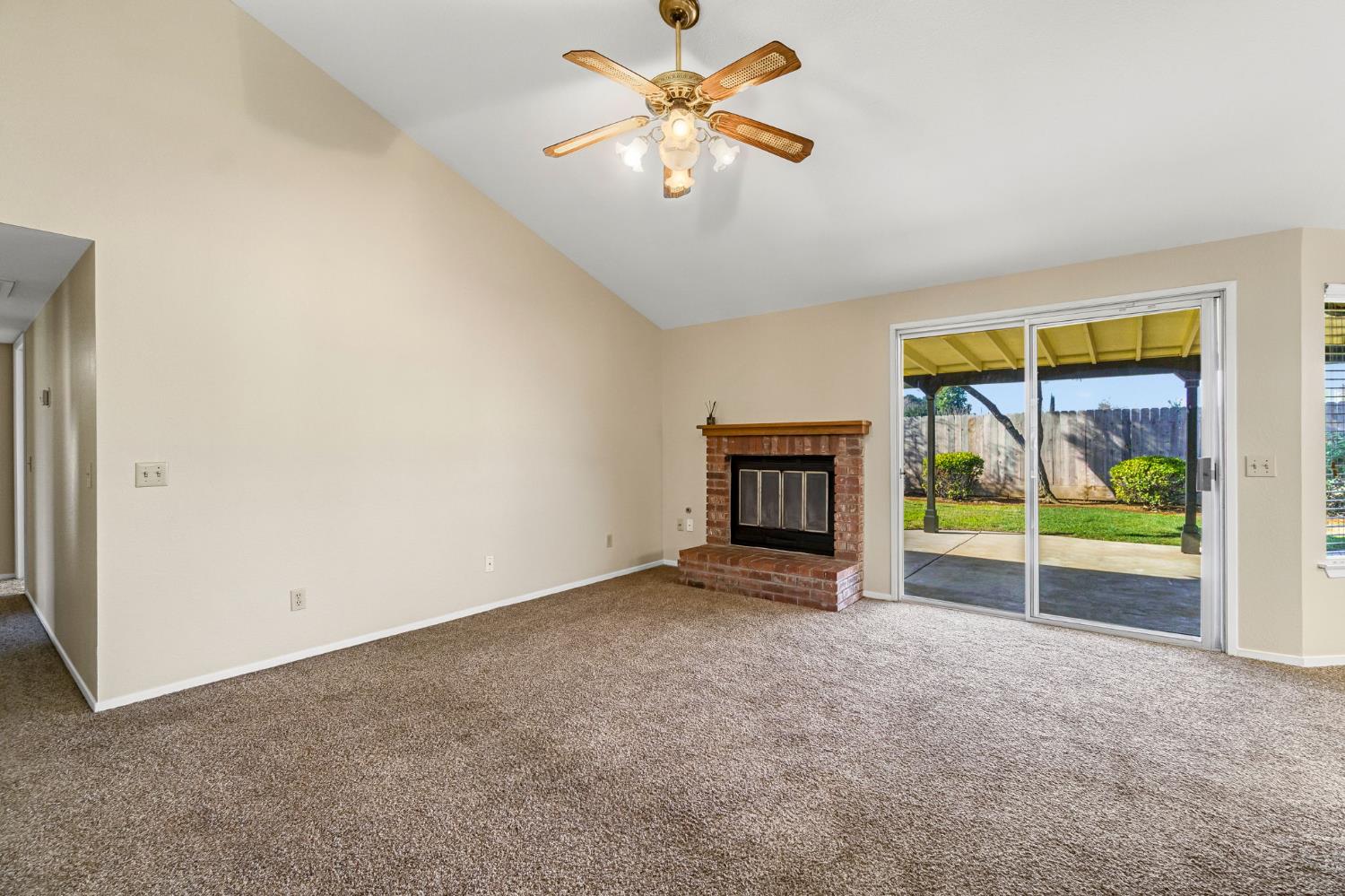 3837 N State St, Fresno, CA 93722