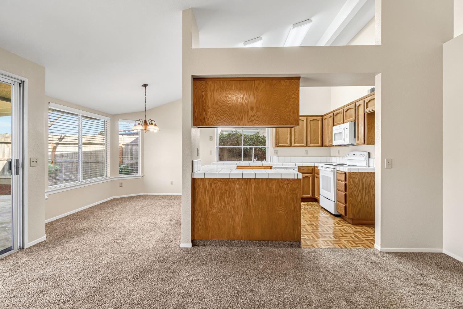 3837 N State St, Fresno, CA 93722