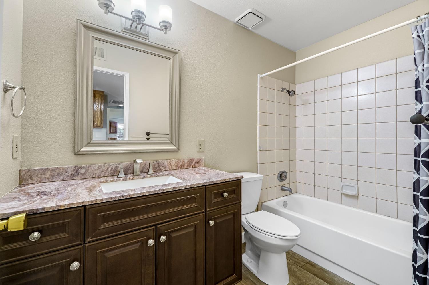 3837 N State St, Fresno, CA 93722