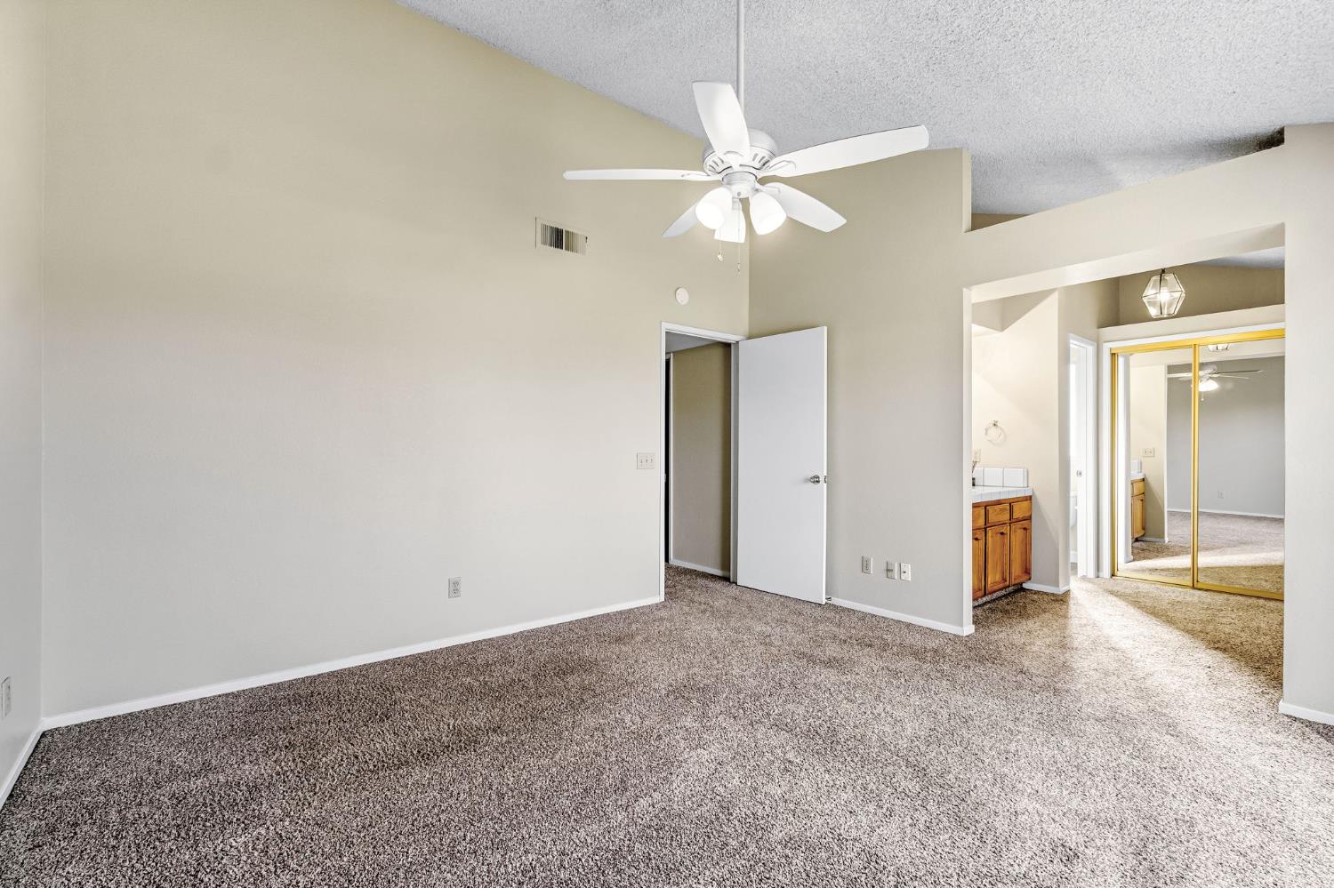 3837 N State St, Fresno, CA 93722