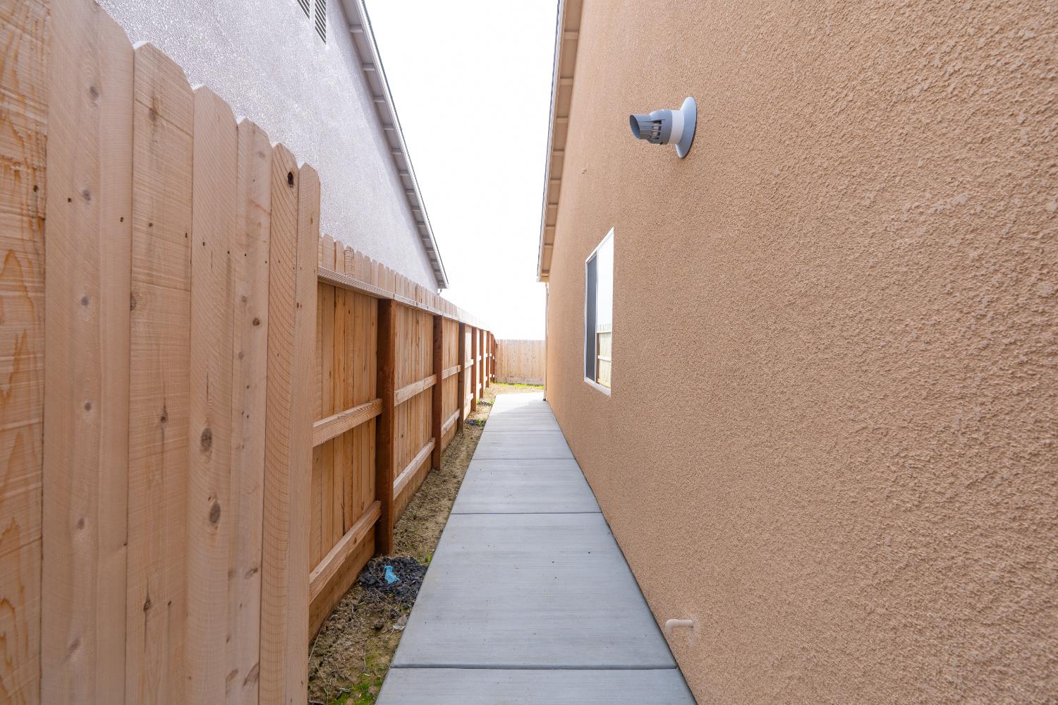 1208 E Orange St, Avenal, CA 93204