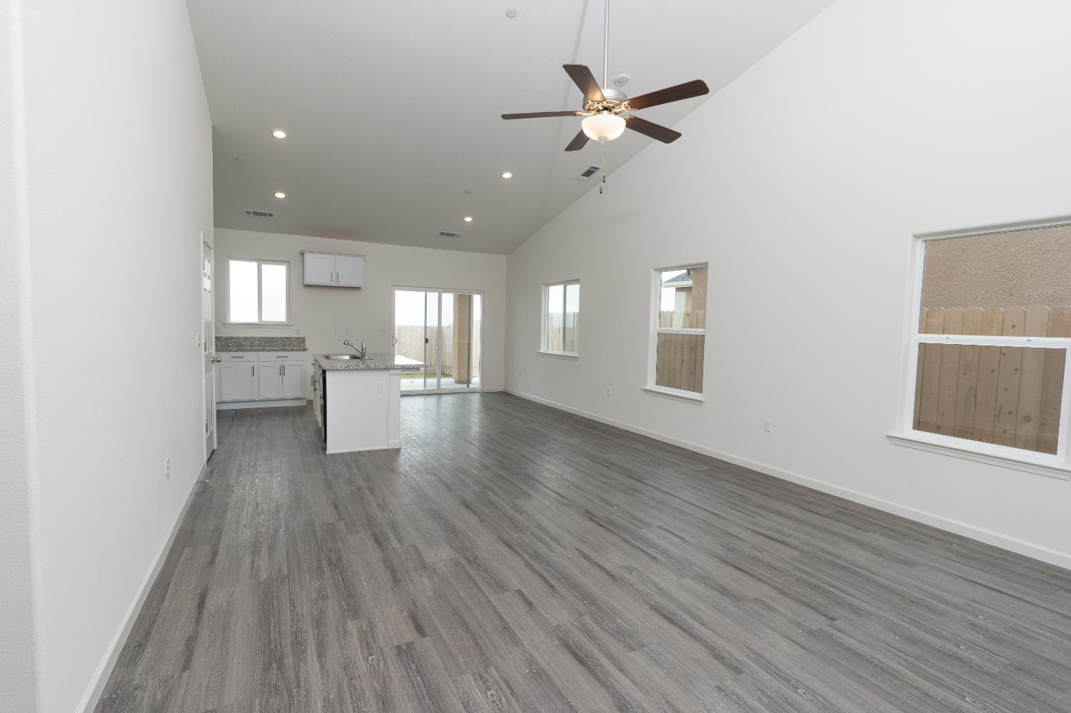 1208 E Orange St, Avenal, CA 93204