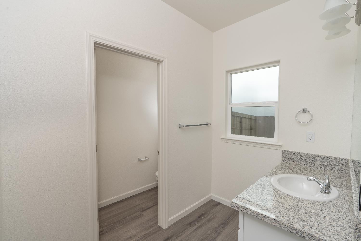 1208 E Orange St, Avenal, CA 93204