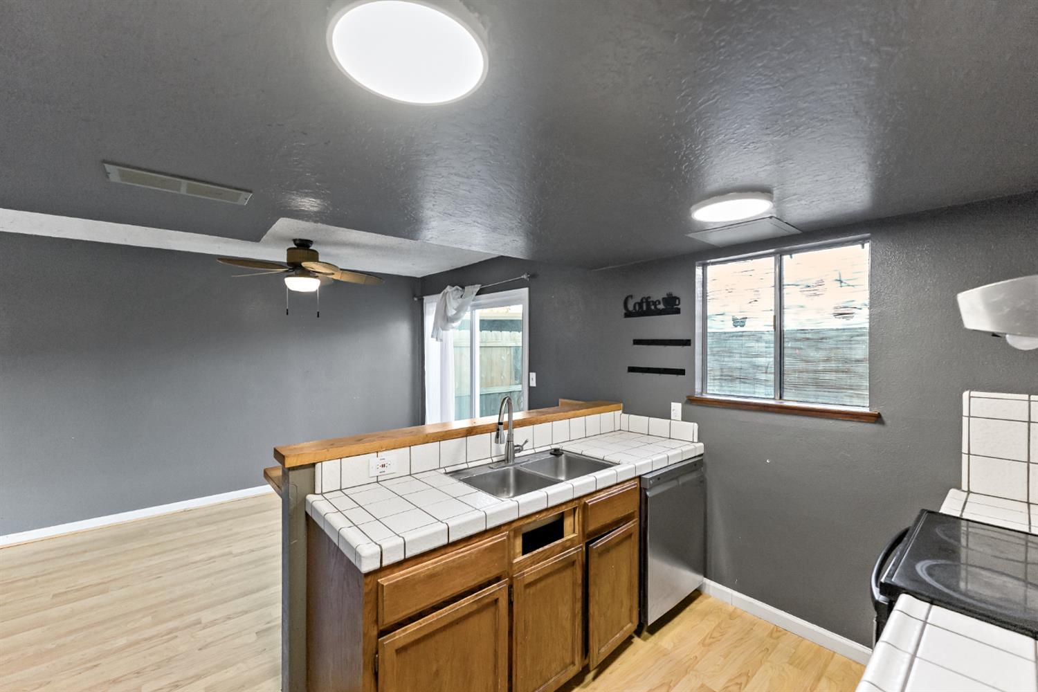 5188 E Ashlan Ave #128, Fresno, CA 93727