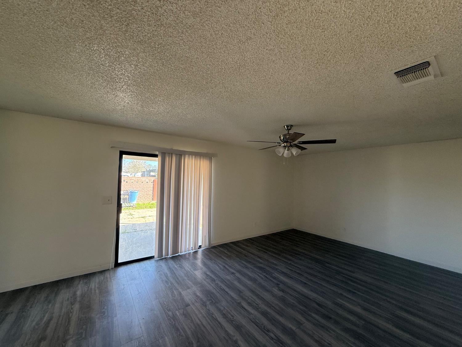 16385 N D St, Madera, CA 93638