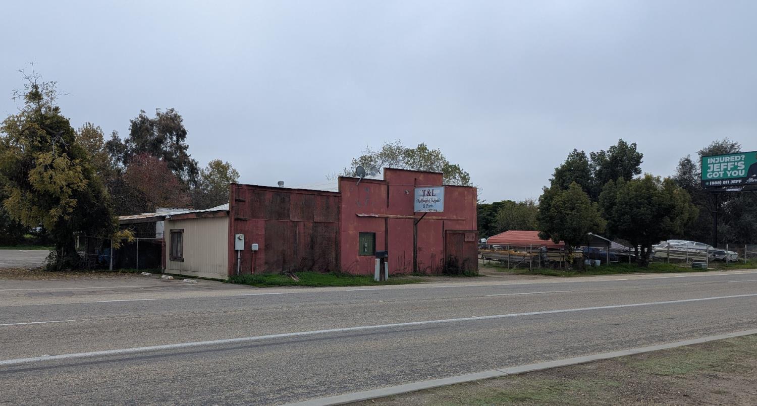 1950 N Academy Ave, Sanger, CA 93657