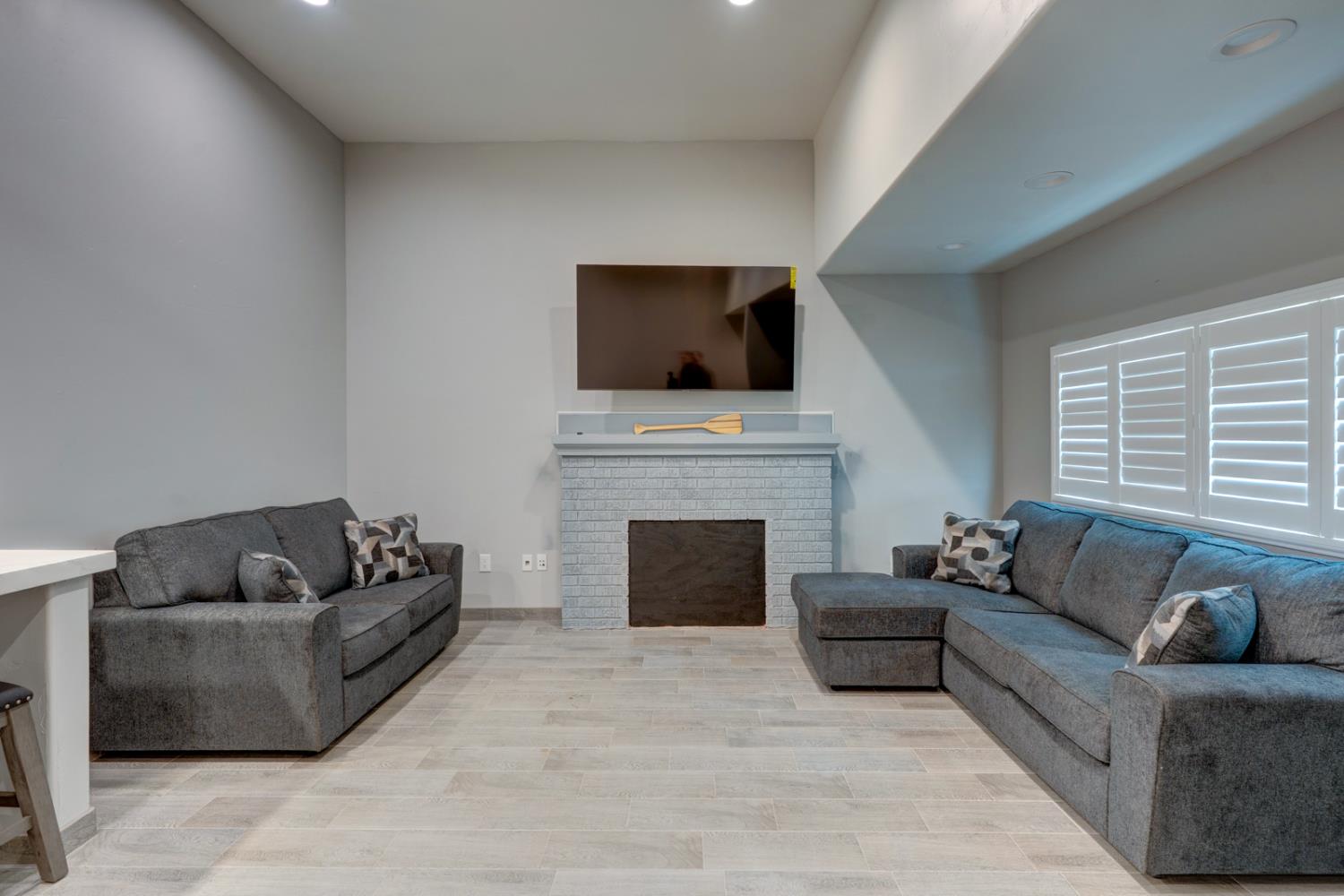 15 E 22nd St, Merced, CA 95340