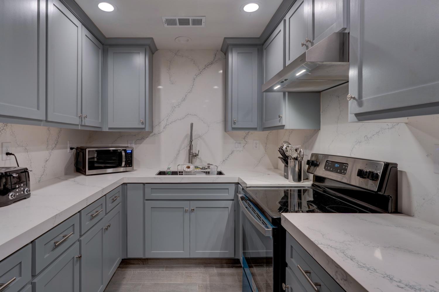 15 E 22nd St, Merced, CA 95340