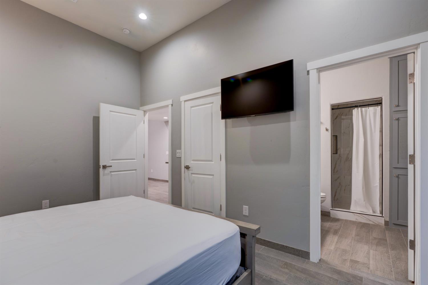 15 E 22nd St, Merced, CA 95340