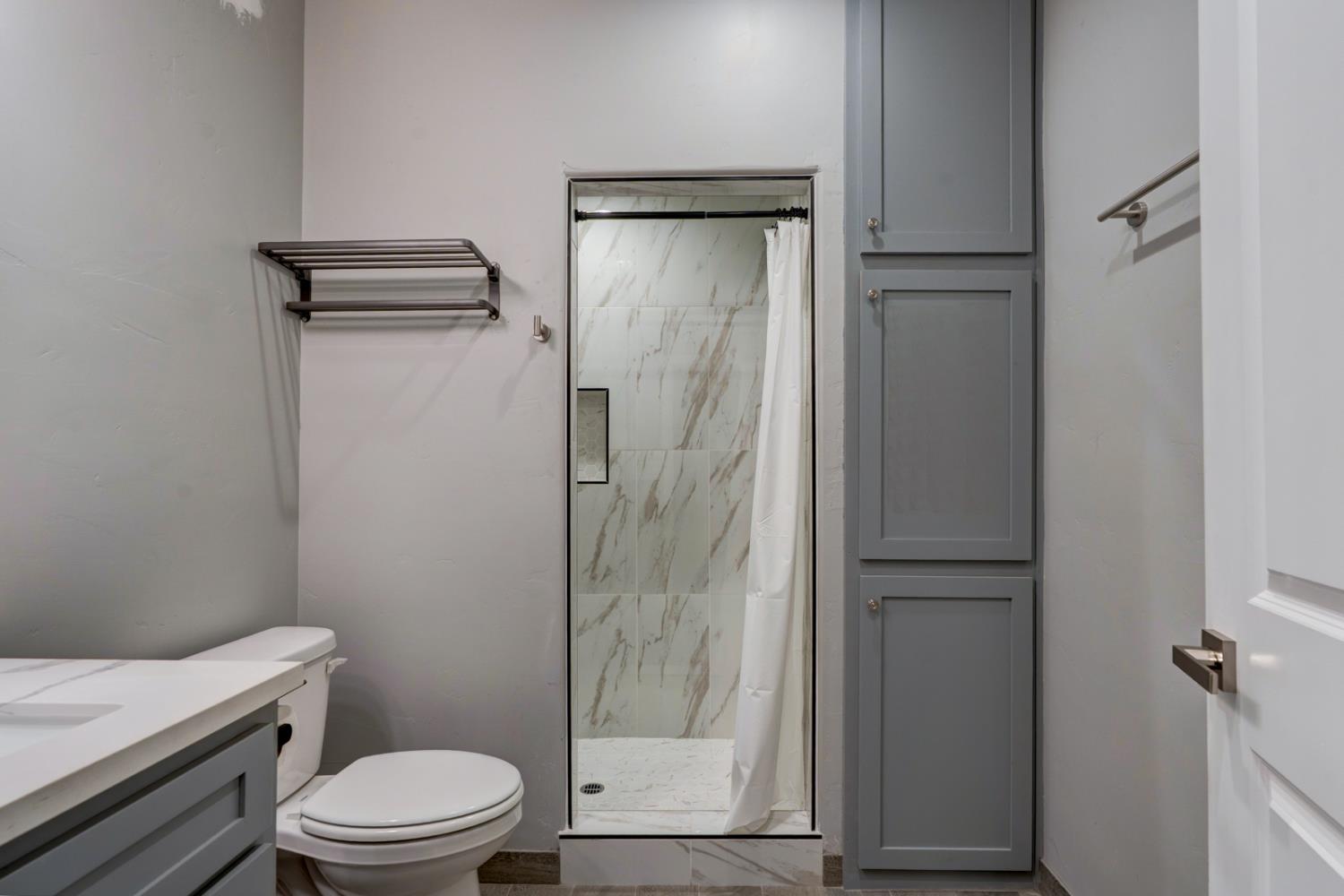 15 E 22nd St, Merced, CA 95340