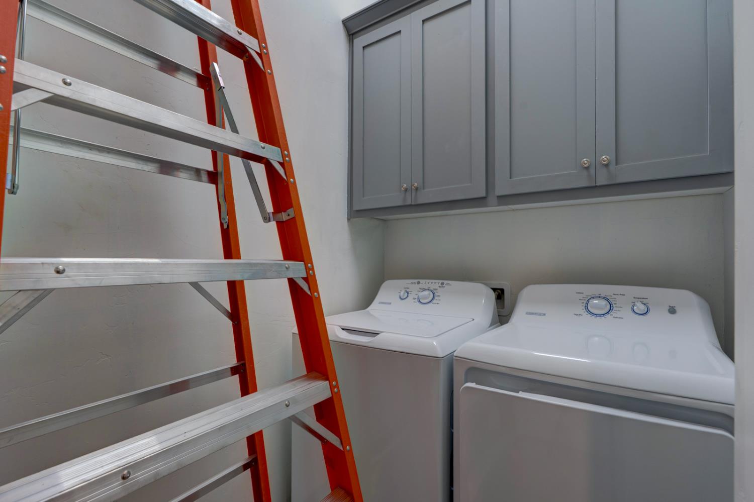 15 E 22nd St, Merced, CA 95340