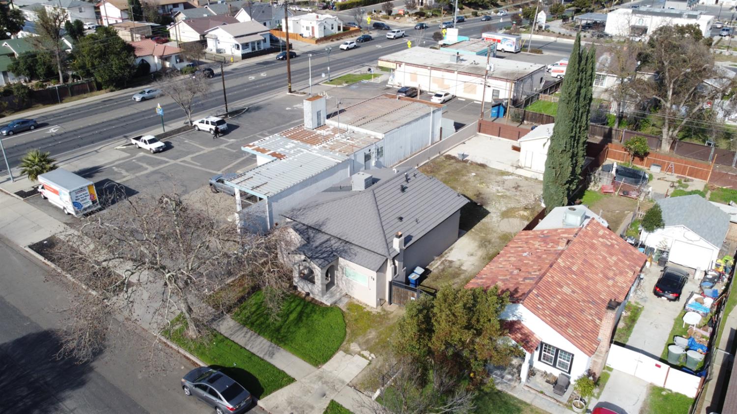 15 E 22nd St, Merced, CA 95340