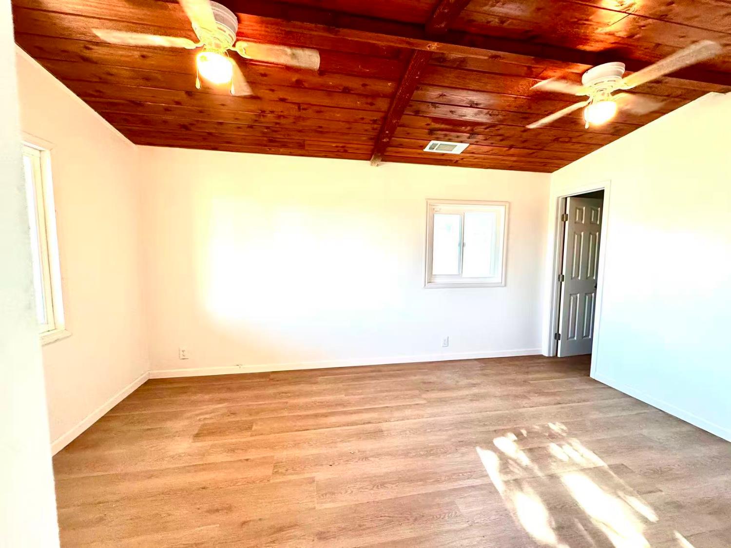 2002 N Woodridge Way, Hanford, CA 93230