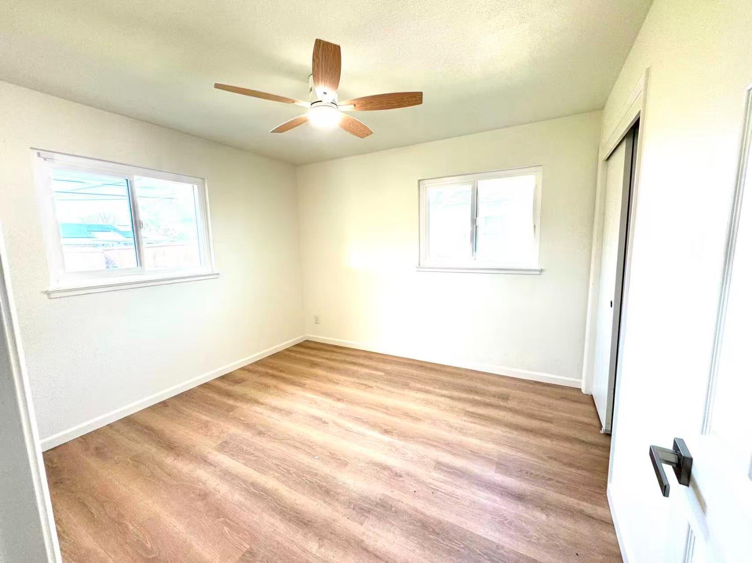 2002 N Woodridge Way, Hanford, CA 93230