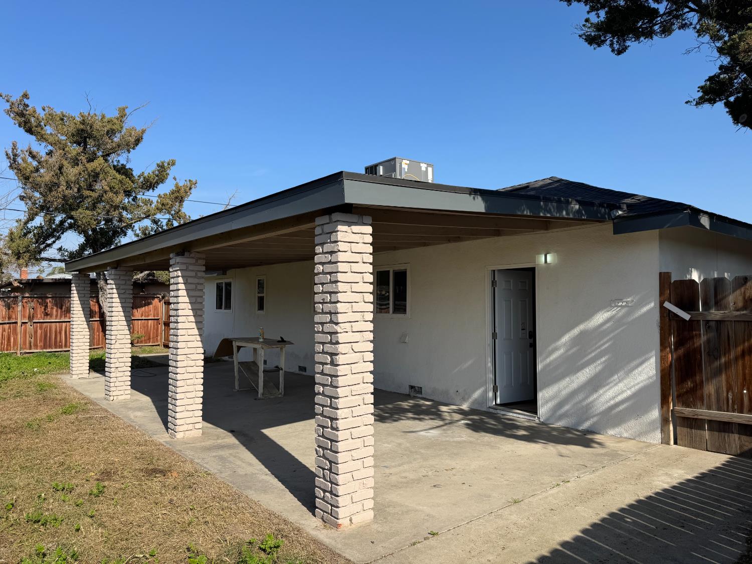 2002 N Woodridge Way, Hanford, CA 93230