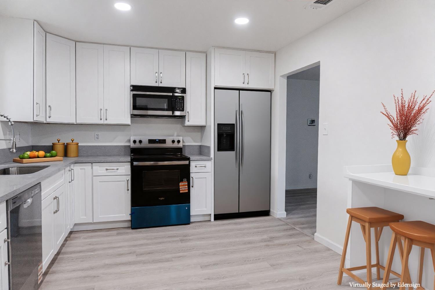 2002 N Woodridge Way, Hanford, CA 93230