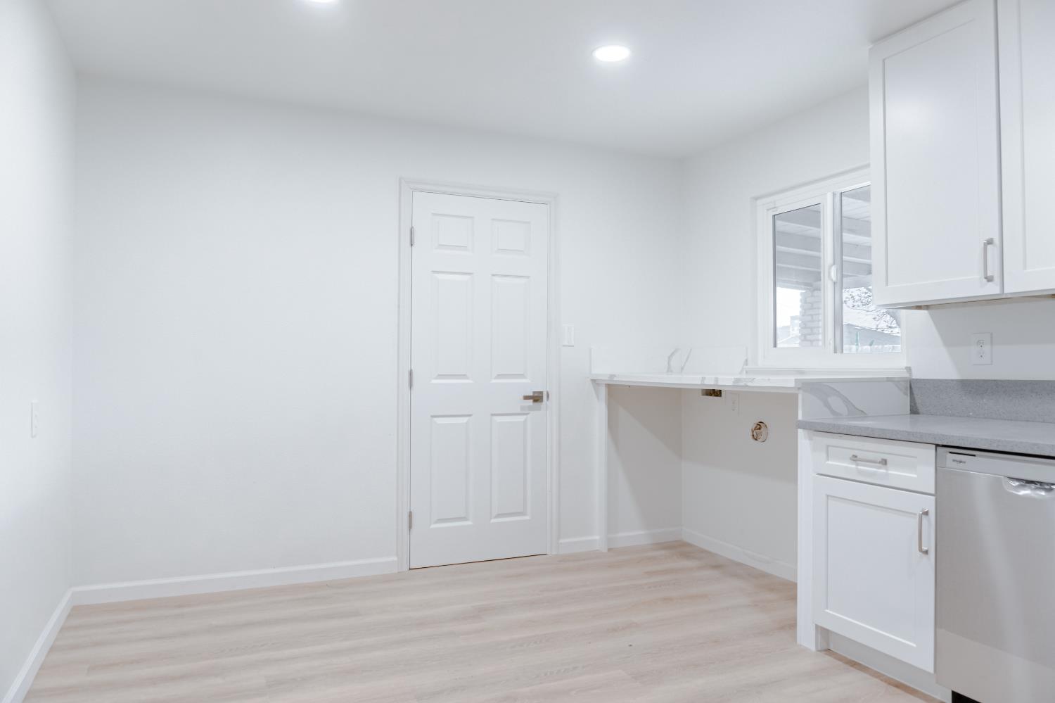 2002 N Woodridge Way, Hanford, CA 93230