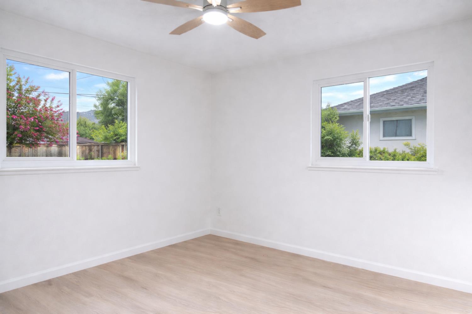 2002 N Woodridge Way, Hanford, CA 93230