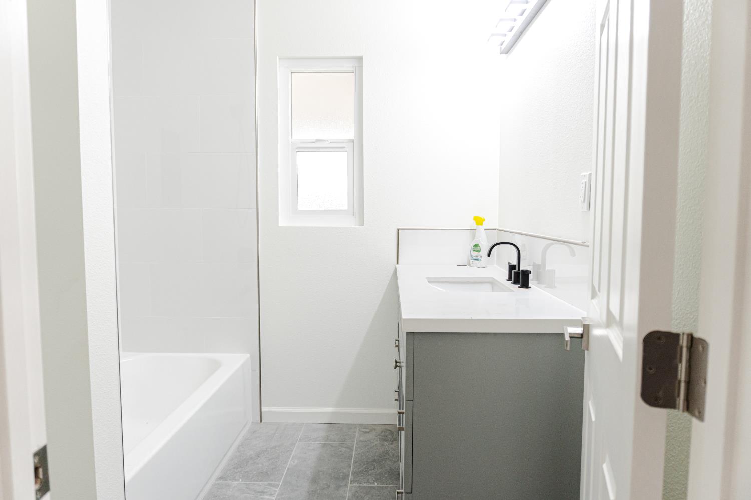 2002 N Woodridge Way, Hanford, CA 93230