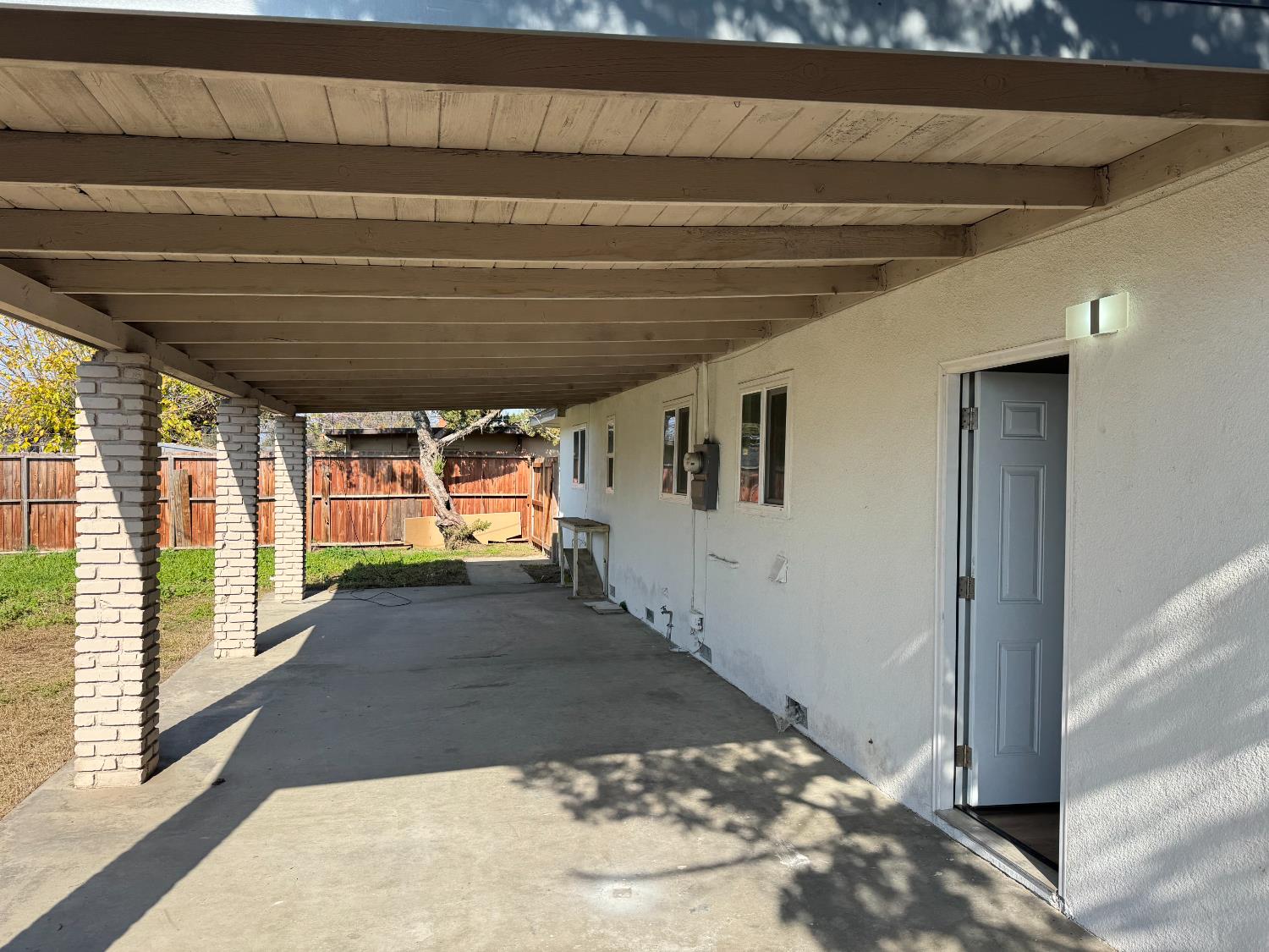 2002 N Woodridge Way, Hanford, CA 93230