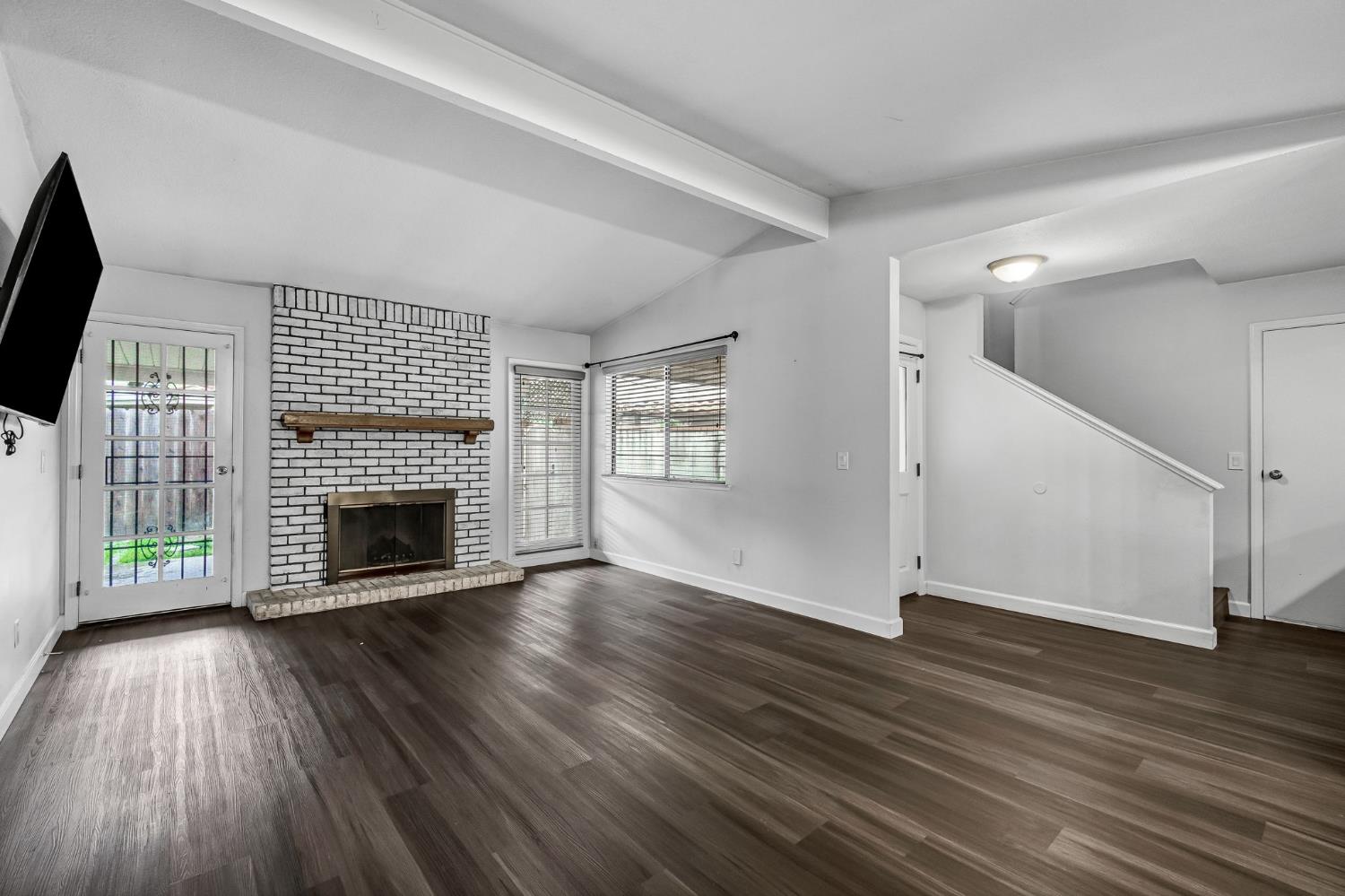 901 Valley Way, Madera, CA 93637