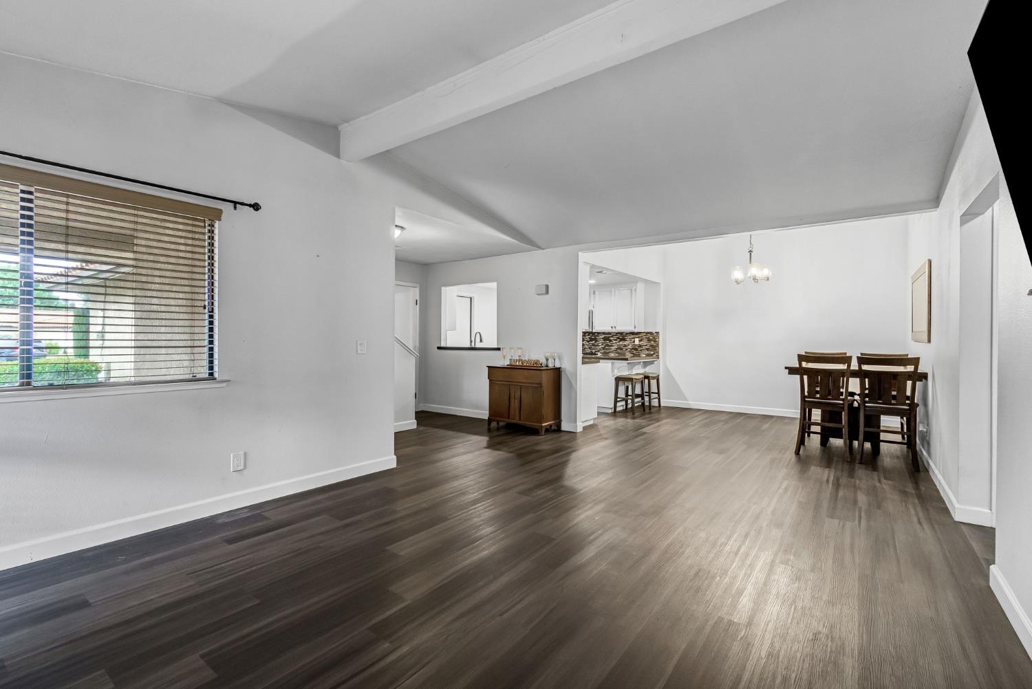 901 Valley Way, Madera, CA 93637