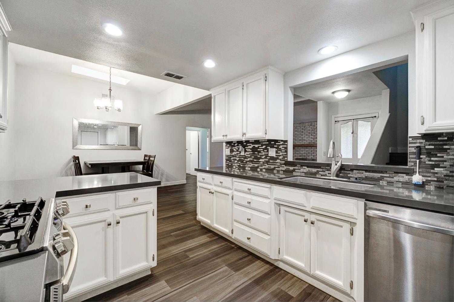 901 Valley Way, Madera, CA 93637