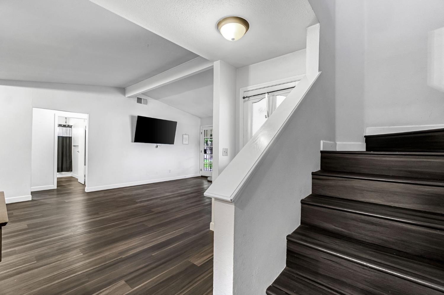 901 Valley Way, Madera, CA 93637