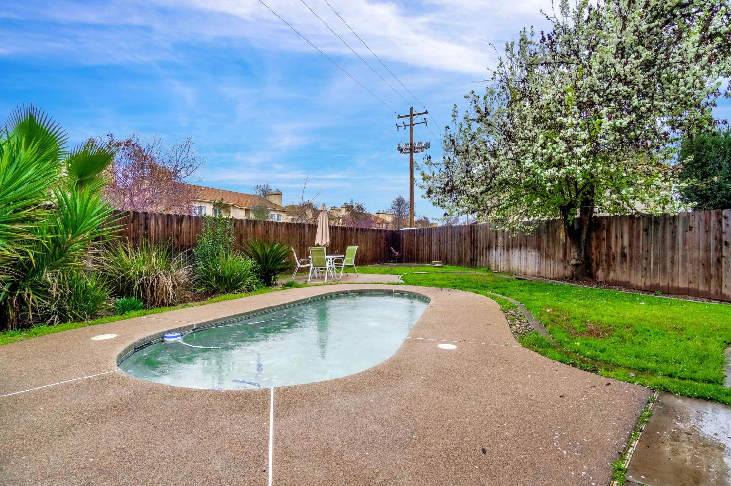 901 Valley Way, Madera, CA 93637