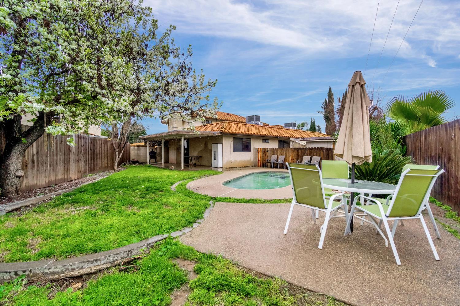 901 Valley Way, Madera, CA 93637