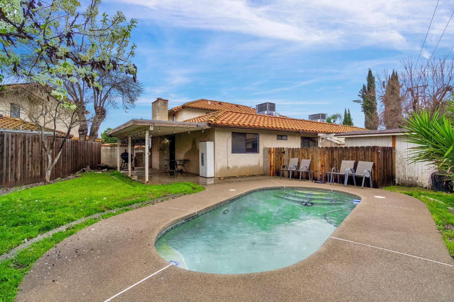 901 Valley Way, Madera, CA 93637