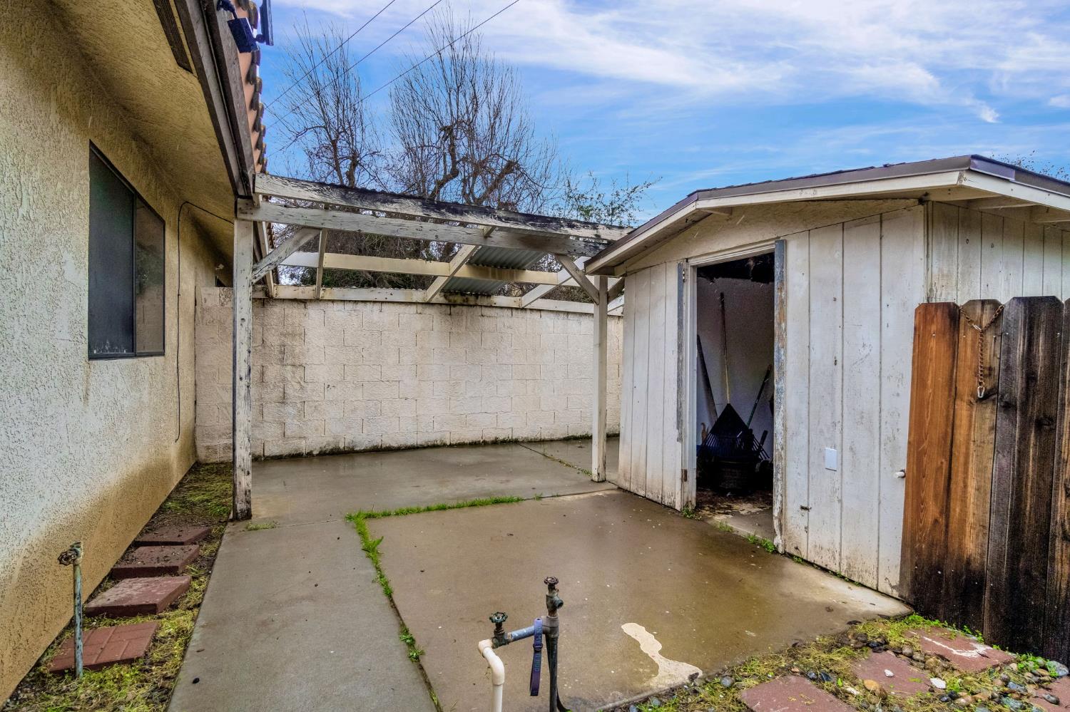 901 Valley Way, Madera, CA 93637