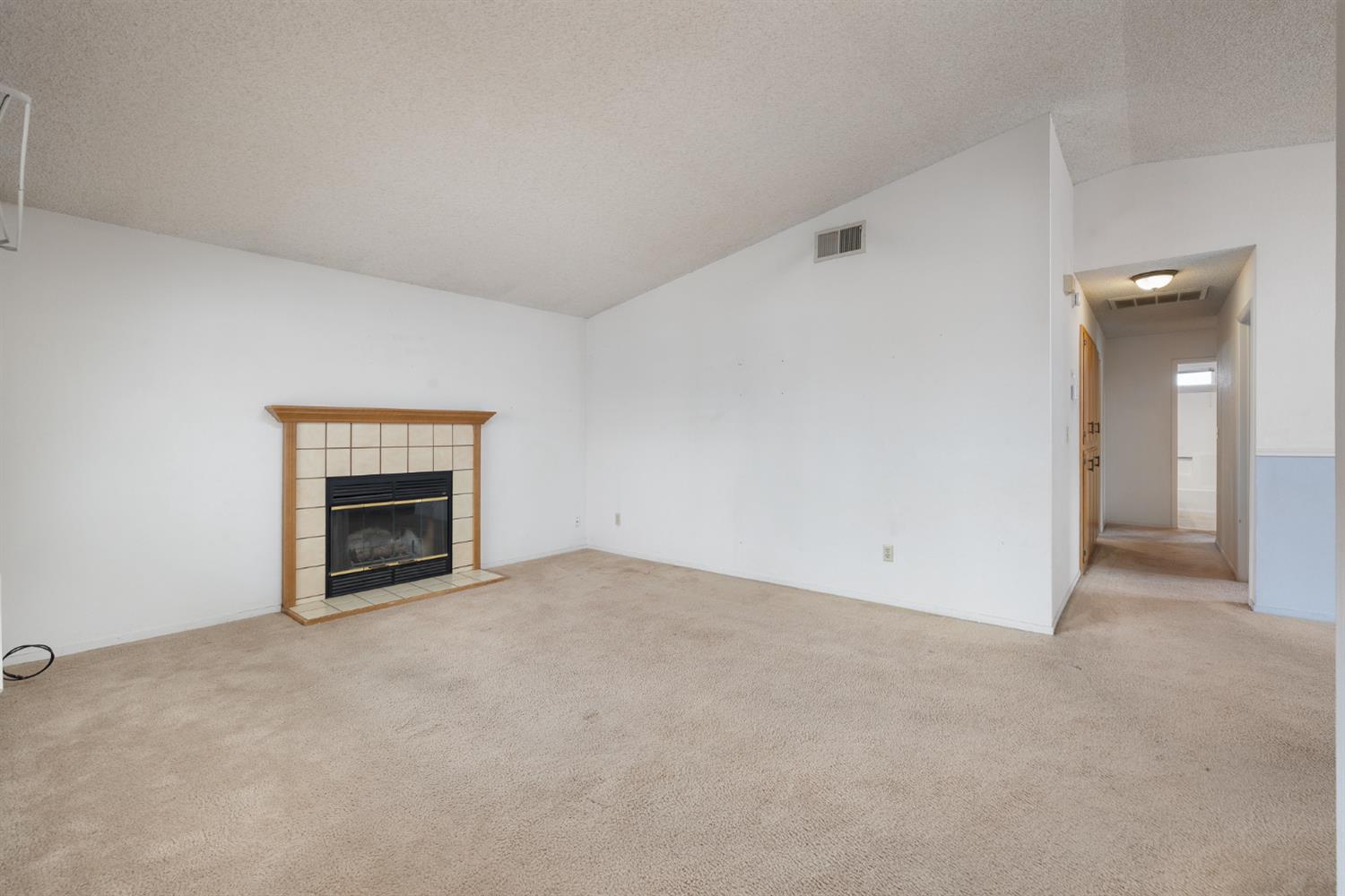 961 12Th Ave, Kingsburg, CA 93631