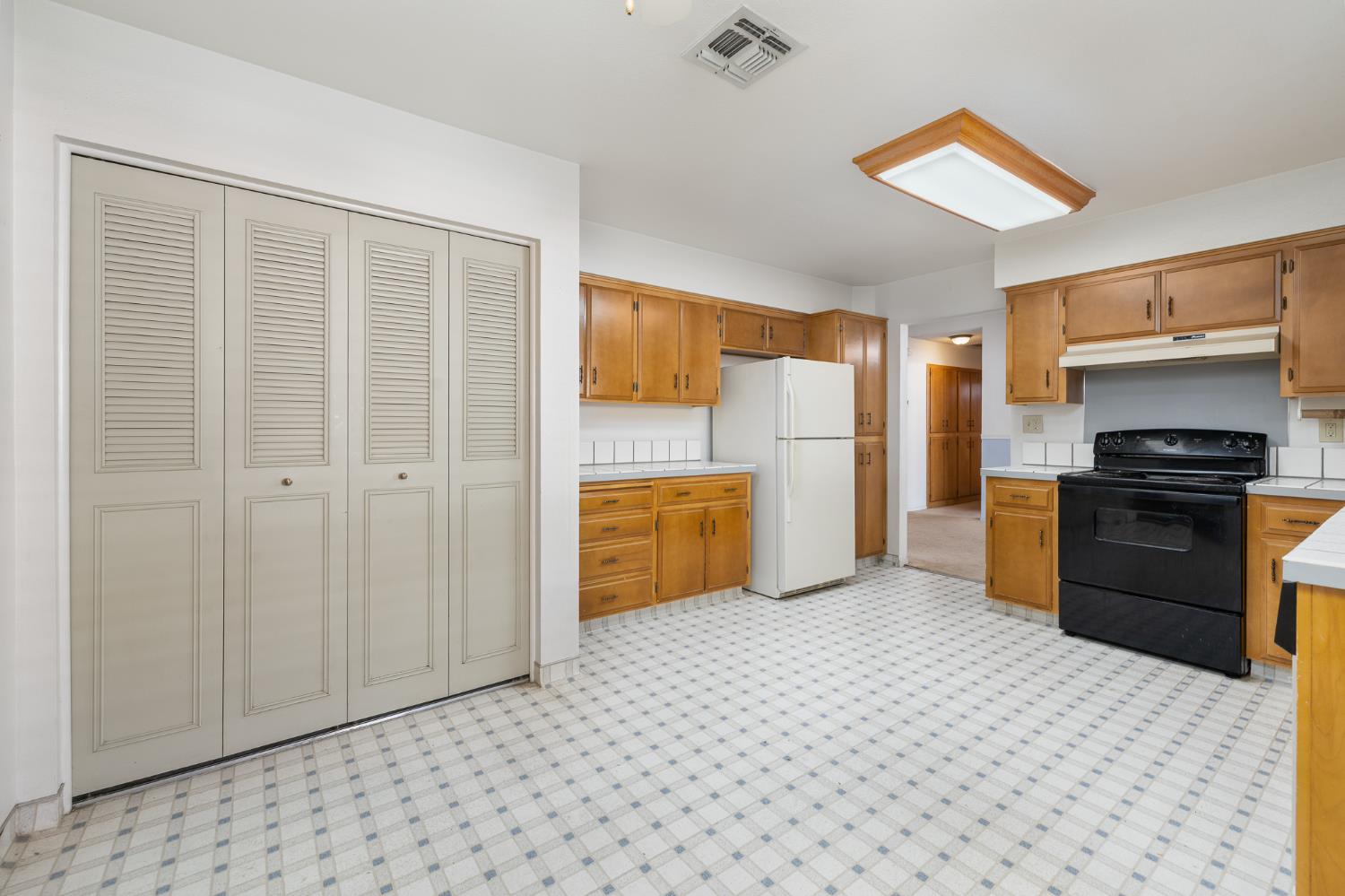 961 12Th Ave, Kingsburg, CA 93631