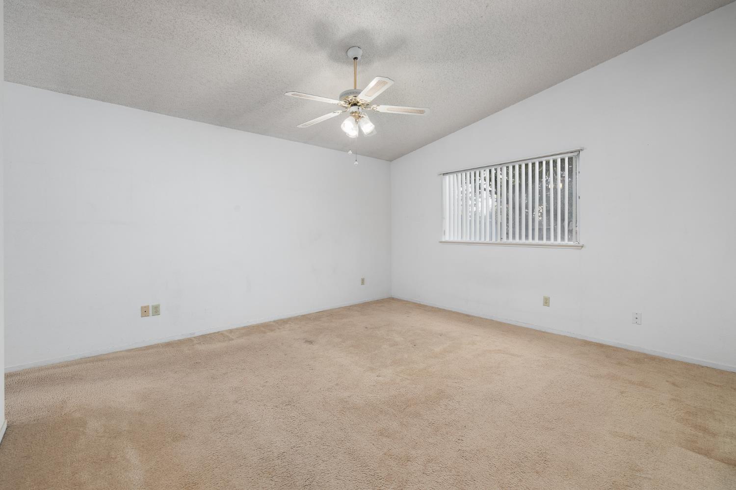 961 12Th Ave, Kingsburg, CA 93631