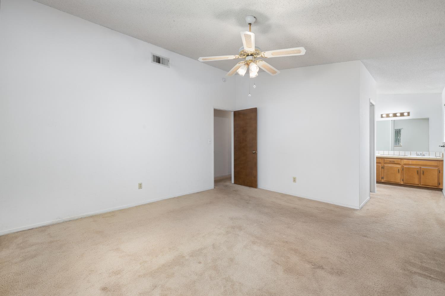 961 12Th Ave, Kingsburg, CA 93631