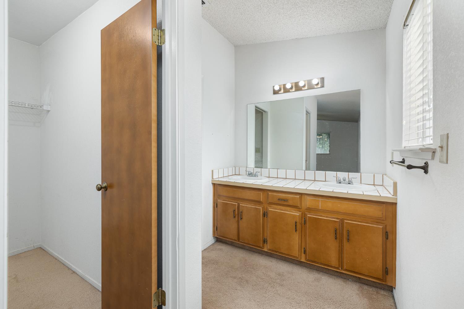 961 12Th Ave, Kingsburg, CA 93631