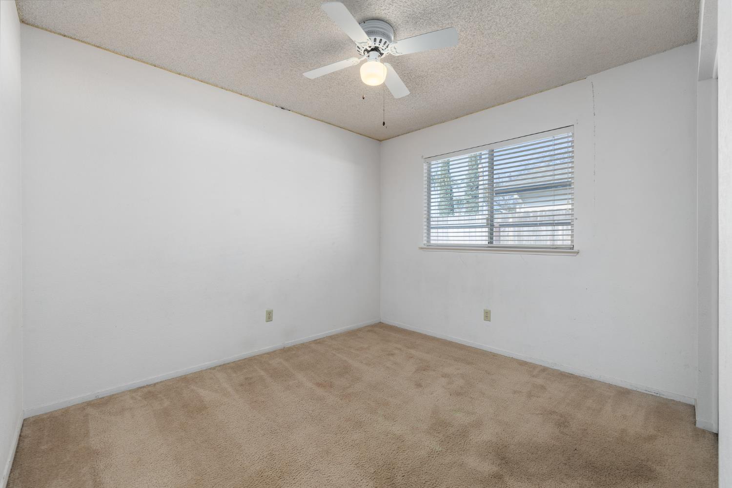 961 12Th Ave, Kingsburg, CA 93631