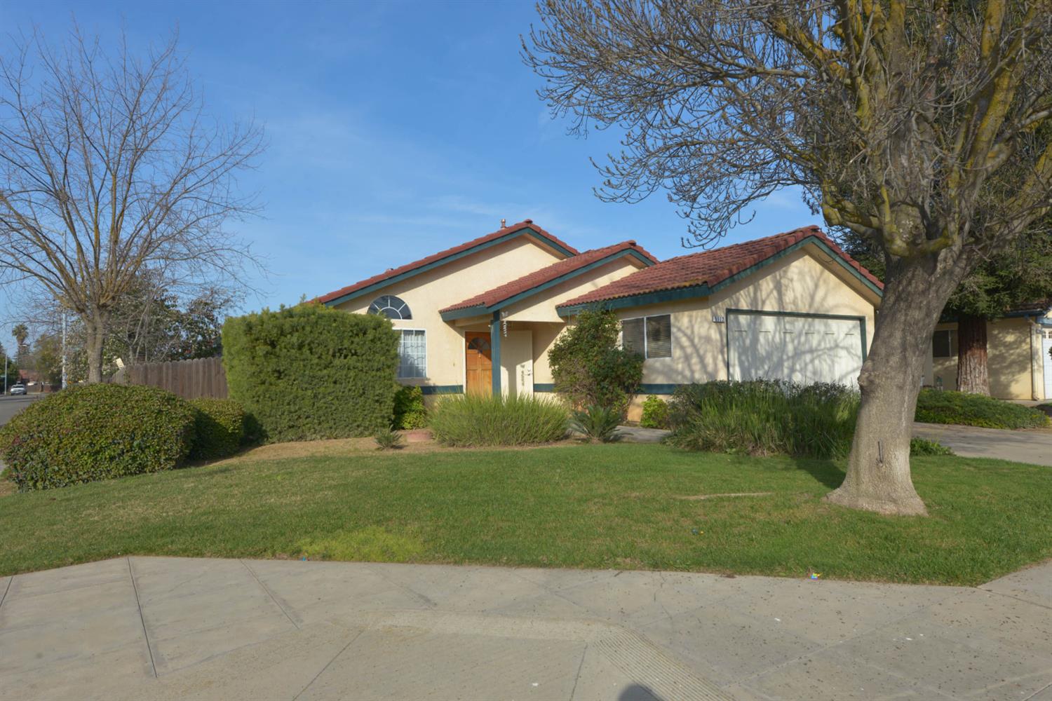 5572 W Sample Ave, Fresno, CA 93722